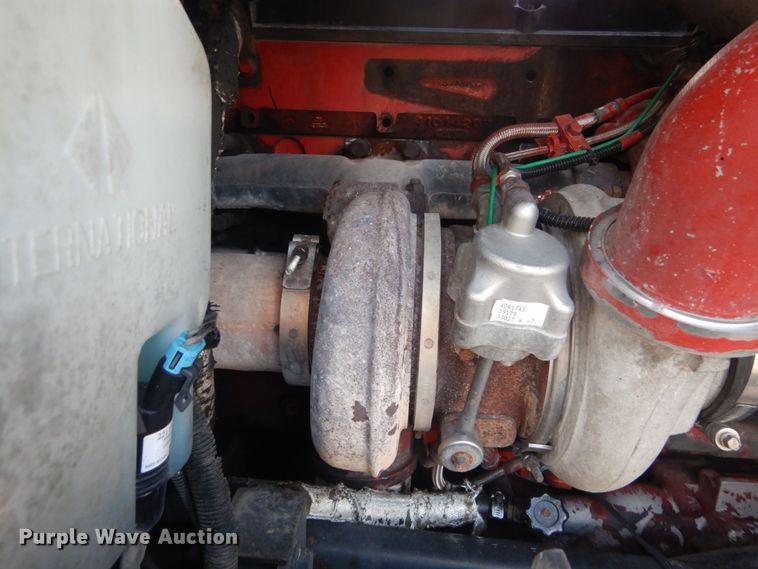 image for item IY9522 2005 International 9200i  semi truck