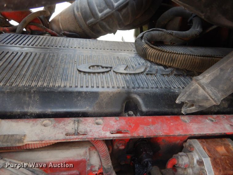 image for item IY9522 2005 International 9200i  semi truck