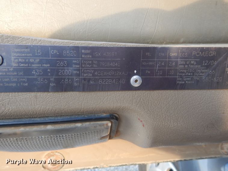 image for item IY9522 2005 International 9200i  semi truck