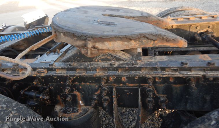 image for item IY9522 2005 International 9200i  semi truck