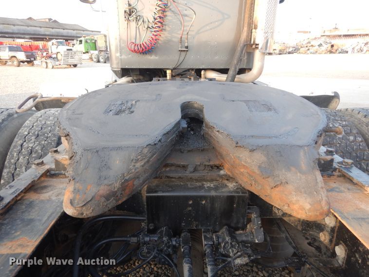 image for item IY9522 2005 International 9200i  semi truck