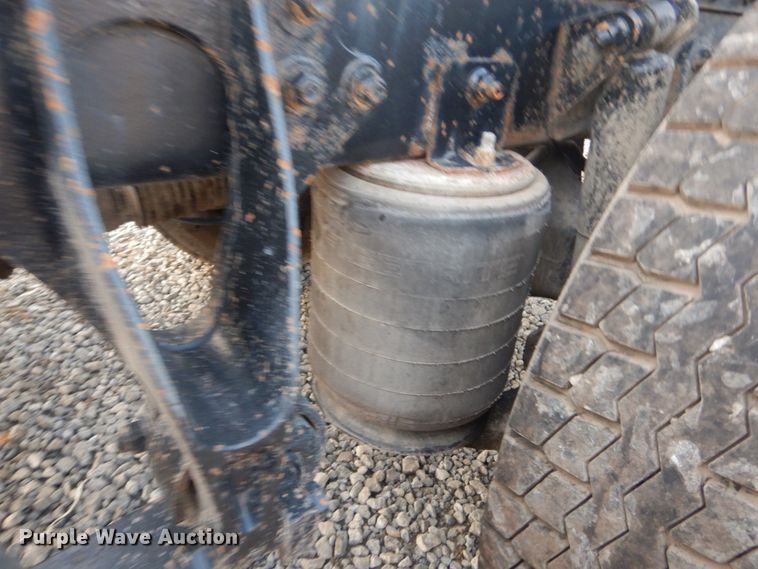 image for item IY9522 2005 International 9200i  semi truck