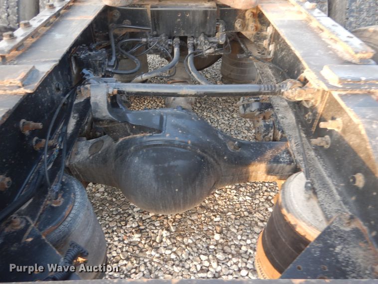 image for item IY9522 2005 International 9200i  semi truck