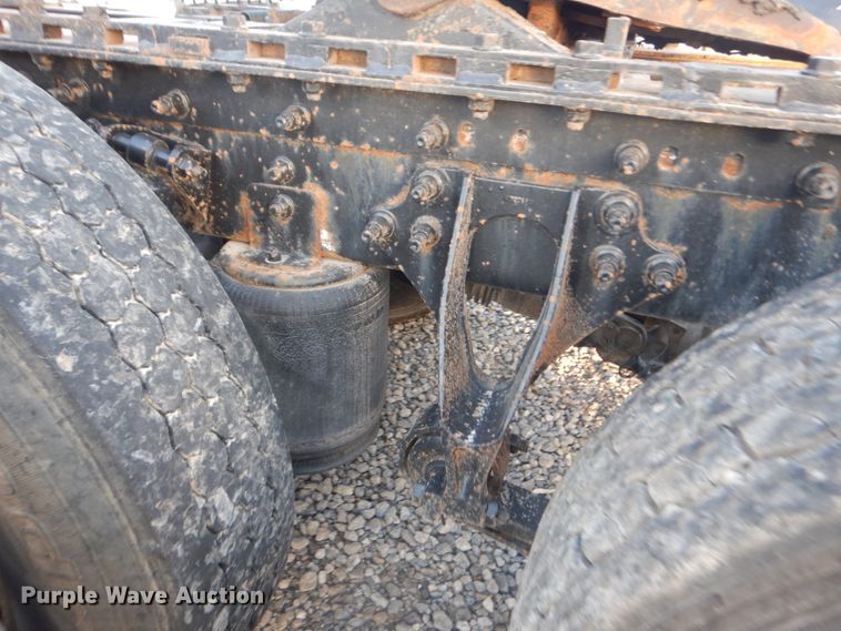 image for item IY9522 2005 International 9200i  semi truck