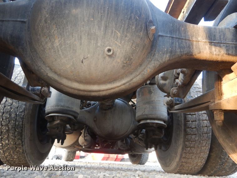 image for item IY9522 2005 International 9200i  semi truck