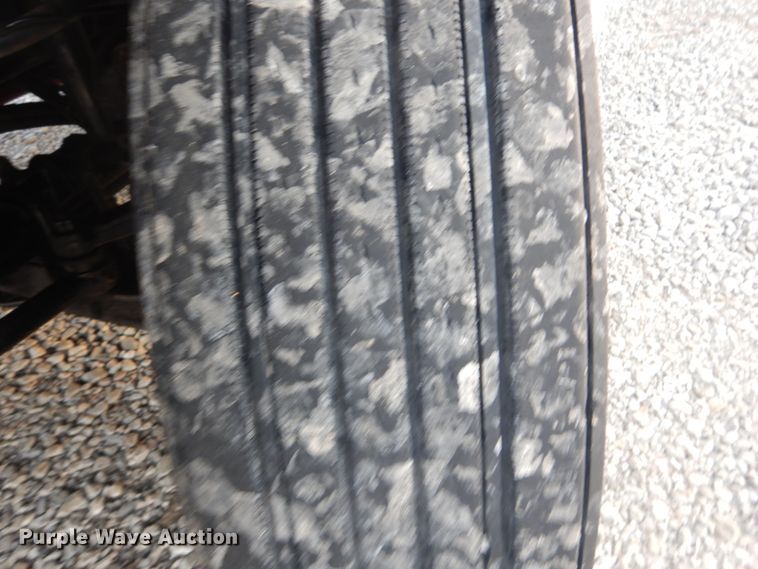 image for item IY9522 2005 International 9200i  semi truck