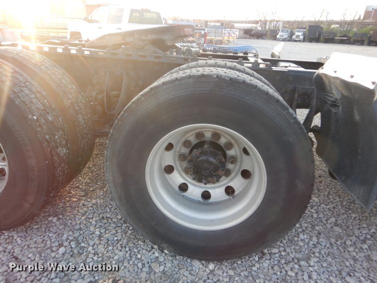 image for item IY9522 2005 International 9200i  semi truck