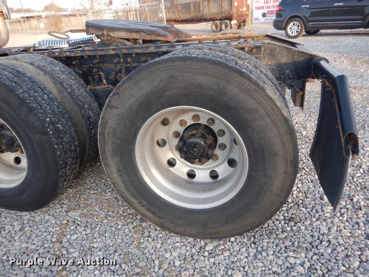 image for item IY9522 2005 International 9200i  semi truck