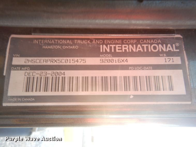 image for item IY9522 2005 International 9200i  semi truck