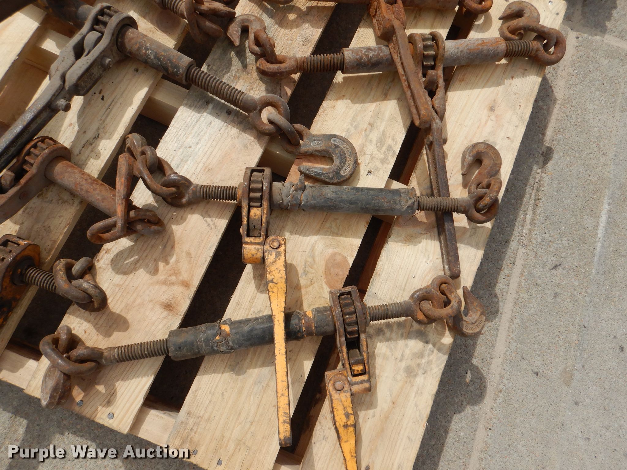 Chain booms in Alma, KS | Item DL4964 sold | Purple Wave