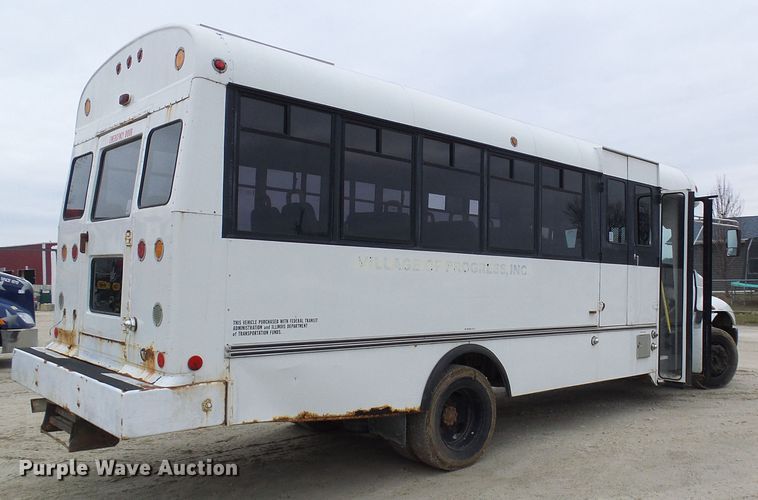 image for item DC2840 2004 International PC015  shuttle bus