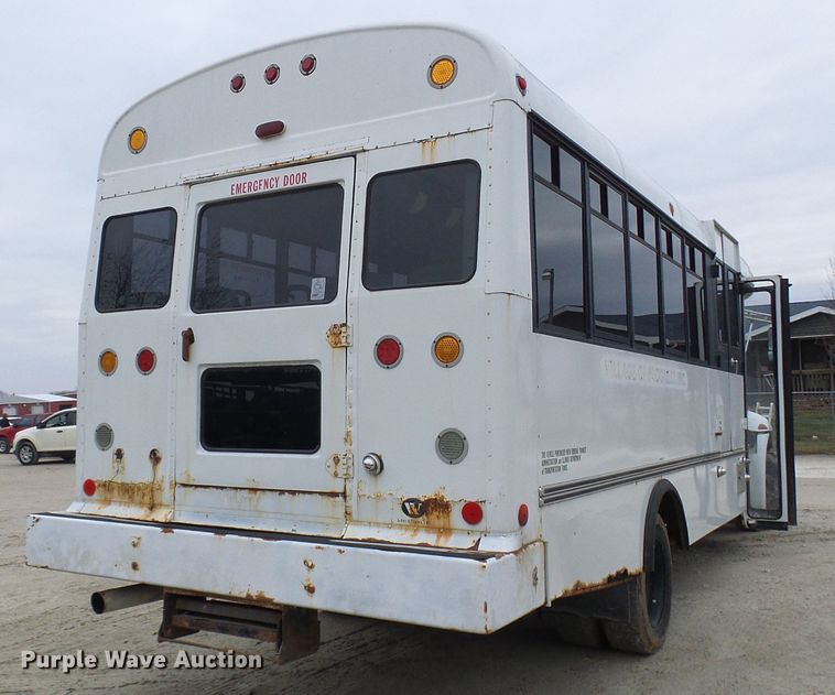 image for item DC2840 2004 International PC015  shuttle bus