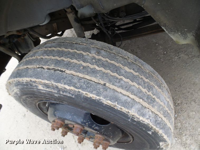 image for item DC2840 2004 International PC015  shuttle bus