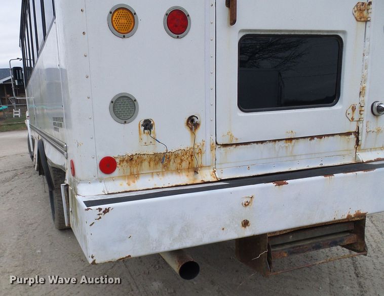 image for item DC2840 2004 International PC015  shuttle bus