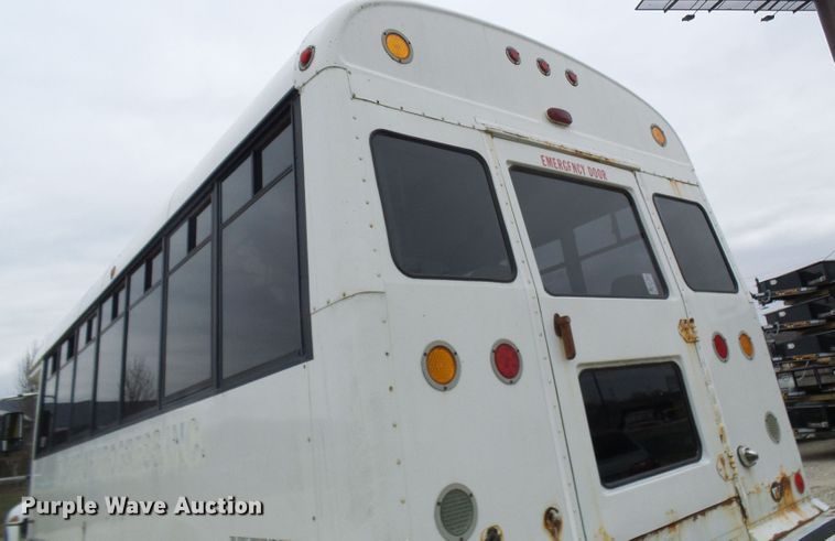 image for item DC2840 2004 International PC015  shuttle bus