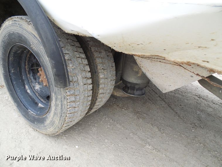 image for item DC2840 2004 International PC015  shuttle bus