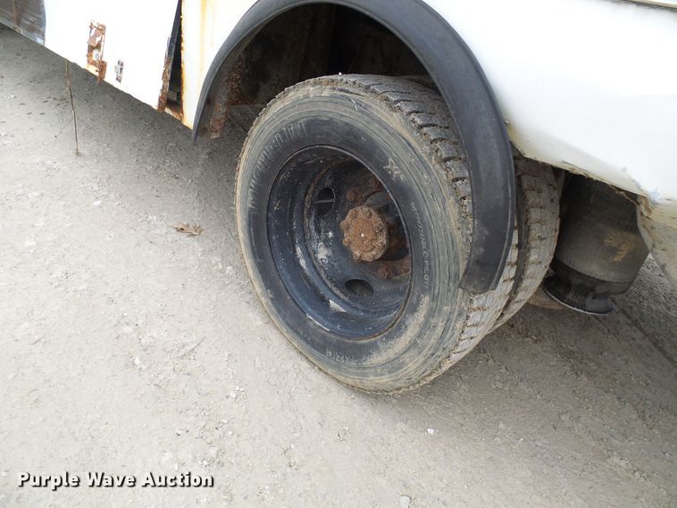 image for item DC2840 2004 International PC015  shuttle bus