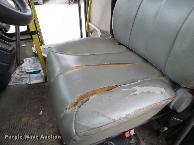 image for item DC2840 2004 International PC015  shuttle bus