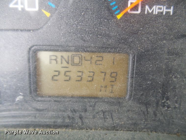 image for item DC2840 2004 International PC015  shuttle bus