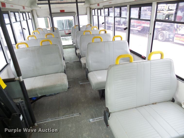 image for item DC2840 2004 International PC015  shuttle bus