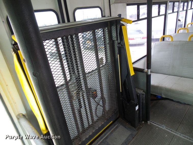 image for item DC2840 2004 International PC015  shuttle bus