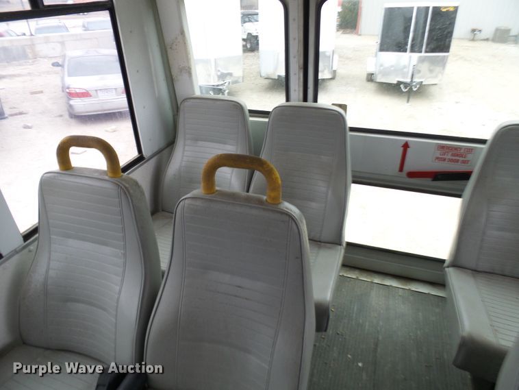 image for item DC2840 2004 International PC015  shuttle bus