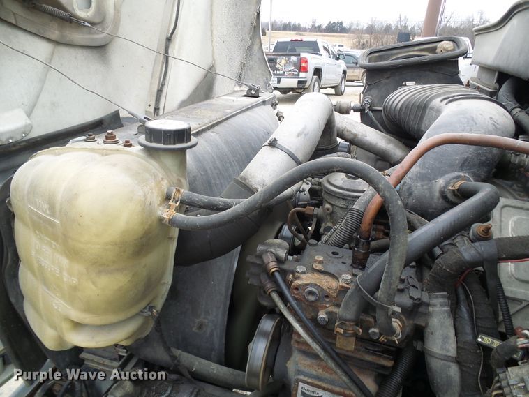 image for item DC2840 2004 International PC015  shuttle bus