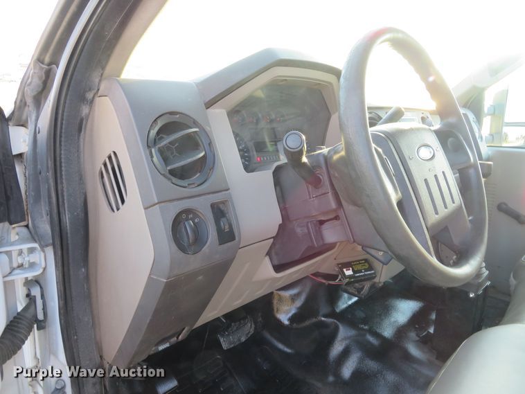 image for item DH1676 2008 Ford F350 Super Duty flatbed pickup truck