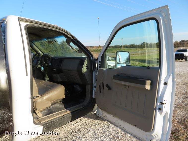 image for item DH1676 2008 Ford F350 Super Duty flatbed pickup truck