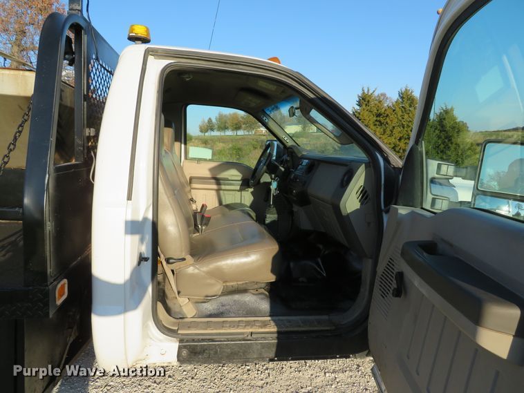image for item DH1676 2008 Ford F350 Super Duty flatbed pickup truck