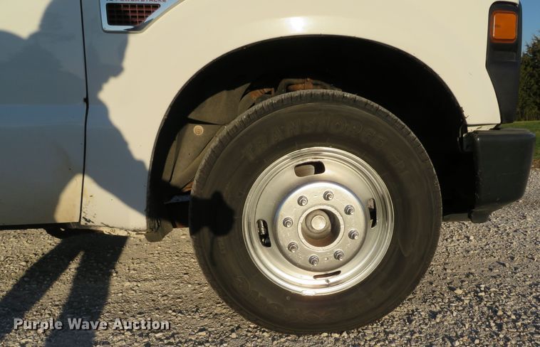 image for item DH1676 2008 Ford F350 Super Duty flatbed pickup truck