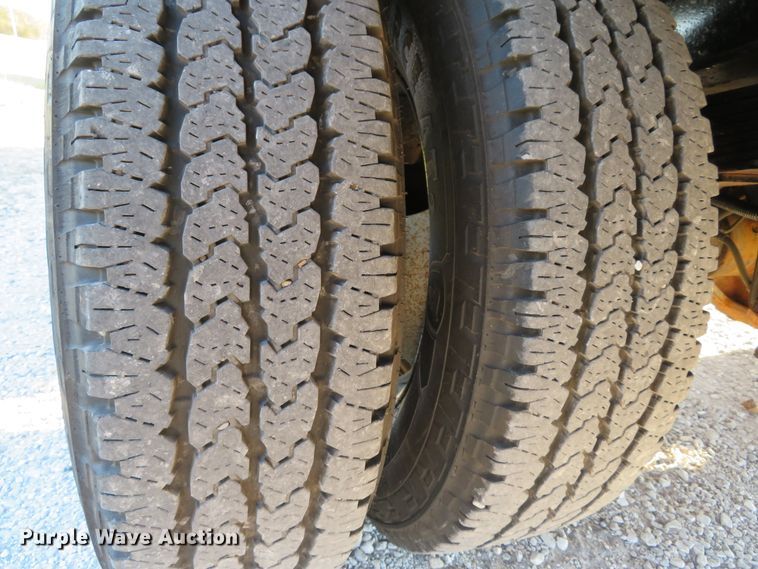 image for item DH1676 2008 Ford F350 Super Duty flatbed pickup truck