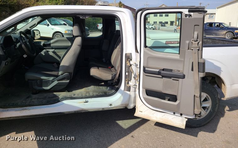 image for item DH5856 2017 Ford F150  SuperCab pickup truck