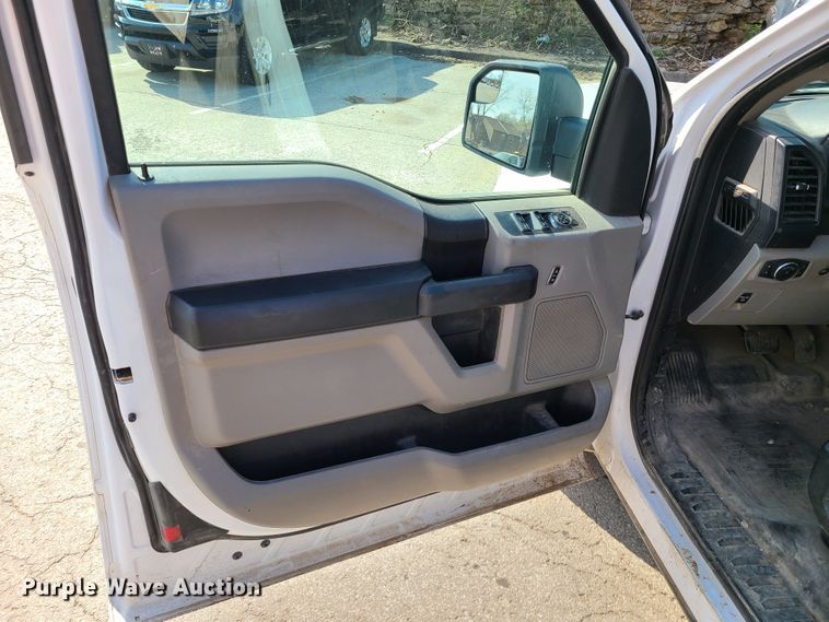 image for item DH5856 2017 Ford F150  SuperCab pickup truck