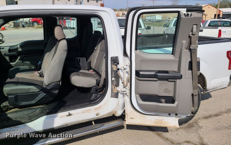 image for item DH5860 2017 Ford F150  SuperCab pickup truck