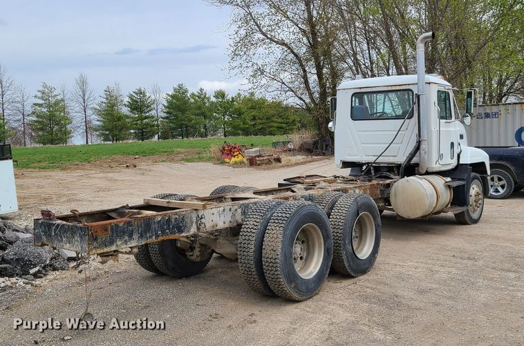 image for item DH5865 1990 Mack CH613  truck cab and chassis