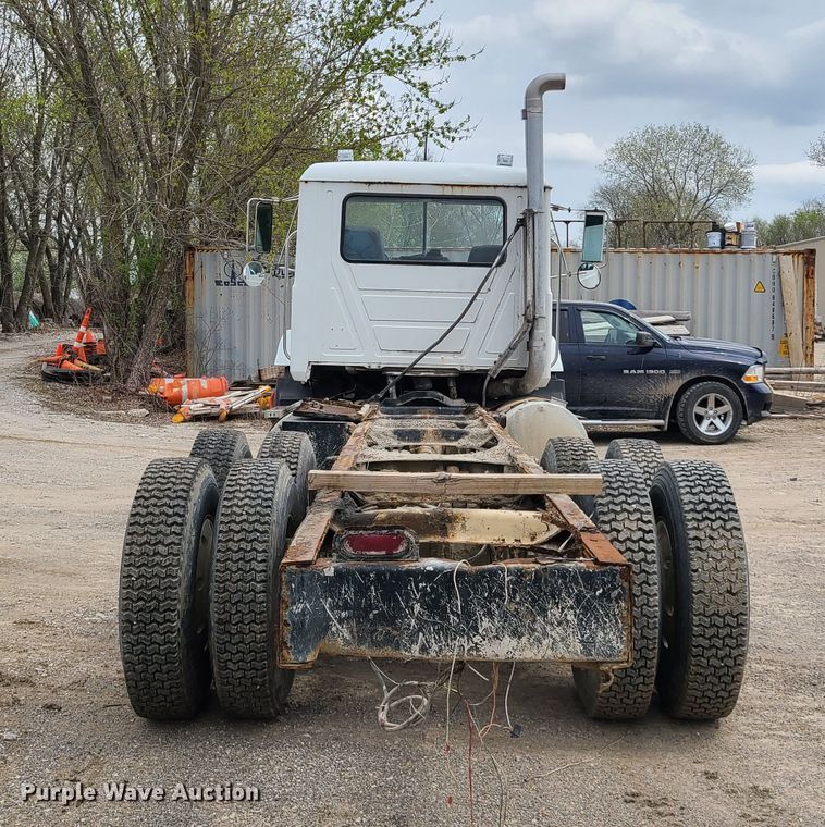 image for item DH5865 1990 Mack CH613  truck cab and chassis