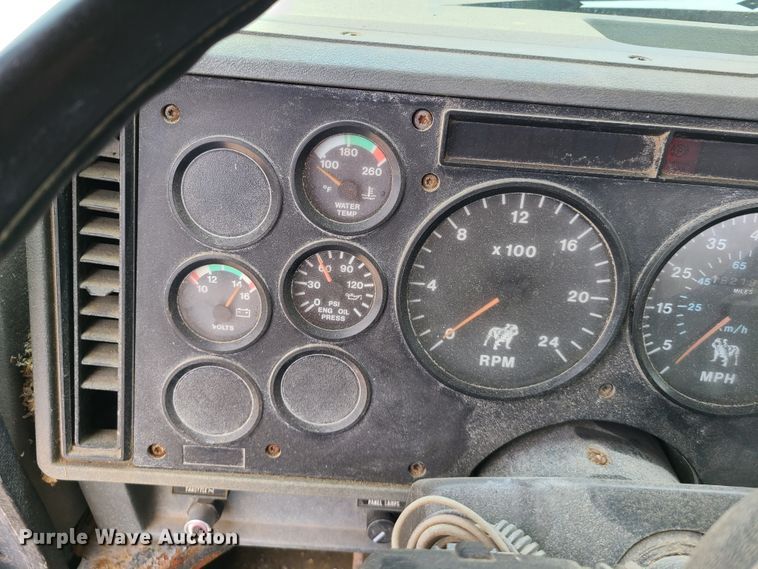 image for item DH5865 1990 Mack CH613  truck cab and chassis