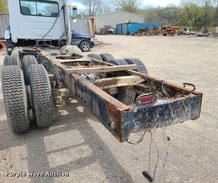 image for item DH5865 1990 Mack CH613  truck cab and chassis