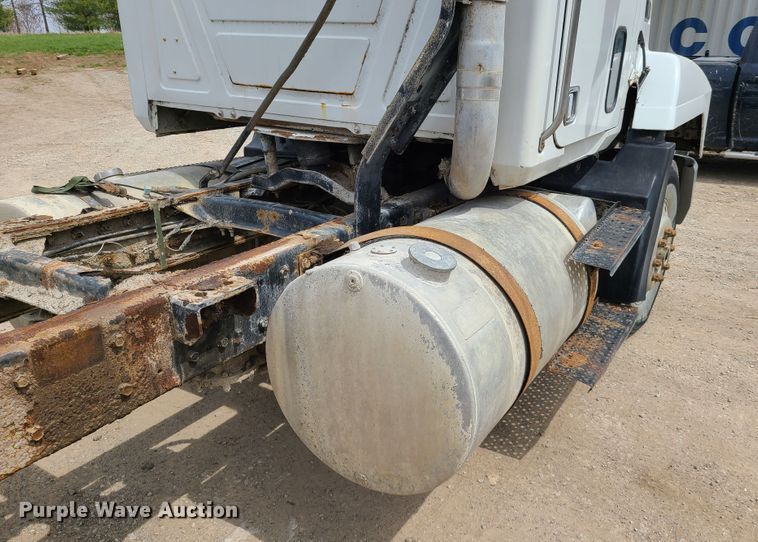 image for item DH5865 1990 Mack CH613  truck cab and chassis