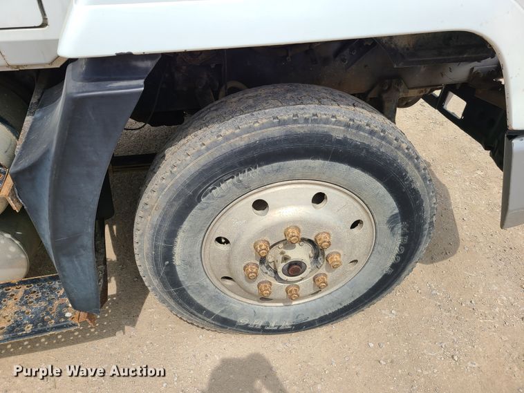 image for item DH5865 1990 Mack CH613  truck cab and chassis