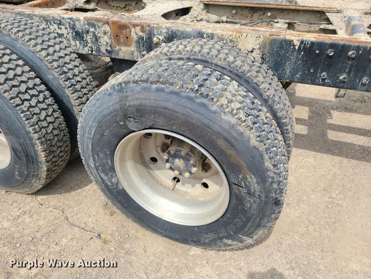 image for item DH5865 1990 Mack CH613  truck cab and chassis