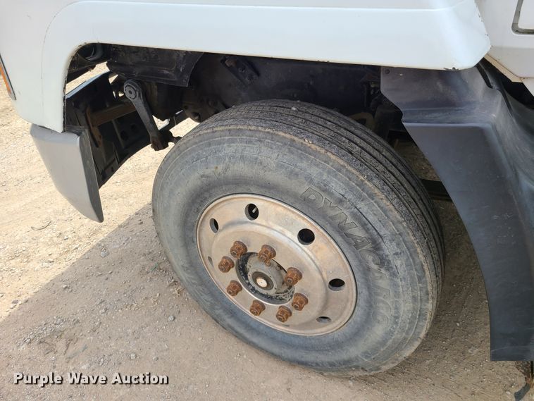 image for item DH5865 1990 Mack CH613  truck cab and chassis