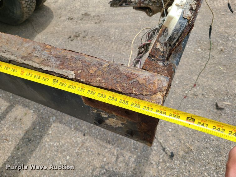 image for item DH5865 1990 Mack CH613  truck cab and chassis