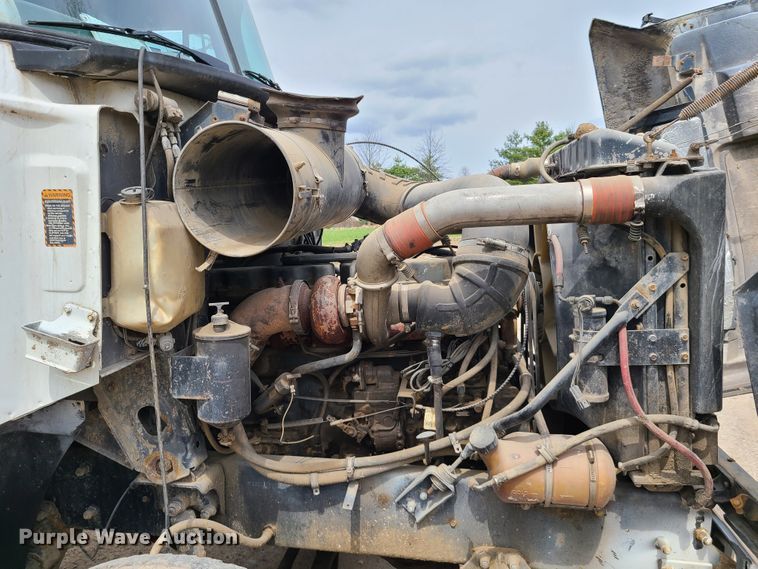 image for item DH5865 1990 Mack CH613  truck cab and chassis