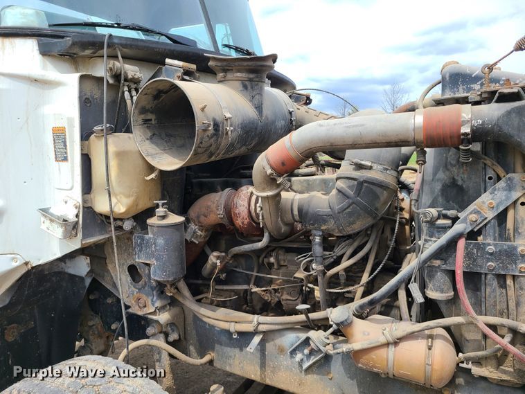 image for item DH5865 1990 Mack CH613  truck cab and chassis