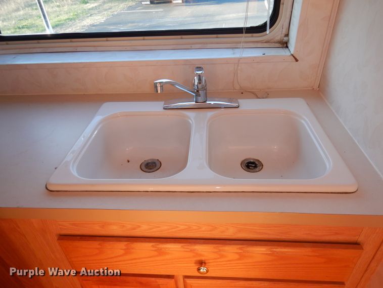 image for item DI6516 2000 Ford E450  RV