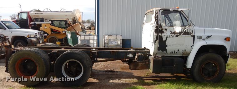 image for item DI8172 1989 Chevrolet C70  truck cab and chassis