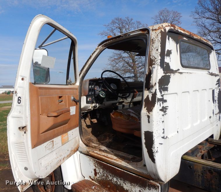 image for item DI8172 1989 Chevrolet C70  truck cab and chassis