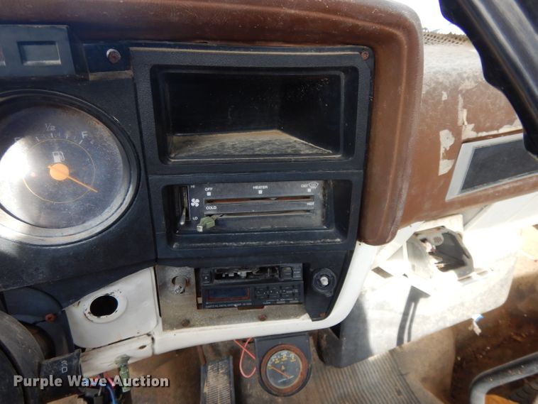 image for item DI8172 1989 Chevrolet C70  truck cab and chassis